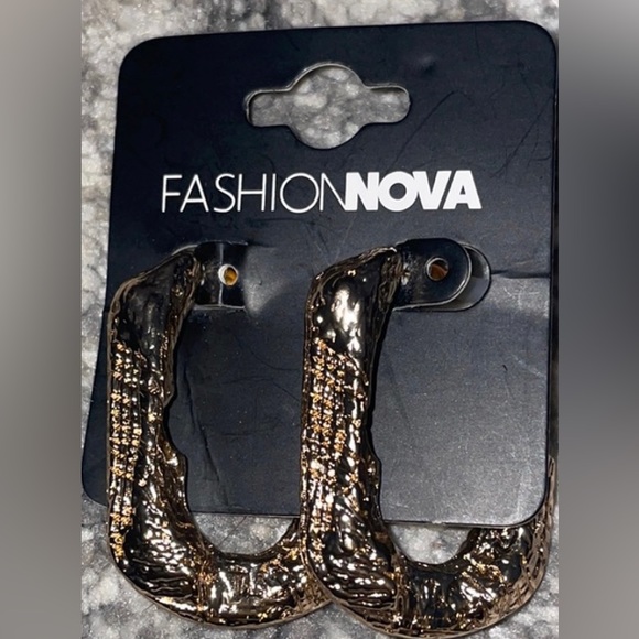 Fashion Nova Jewelry - NWT Gold tone hoop earrings